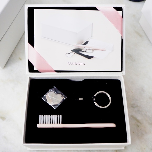 Pandora NIB clasp opener with cleaning kit of 2 cloth and Pandora jewelry pouch - Picture 1 of 3